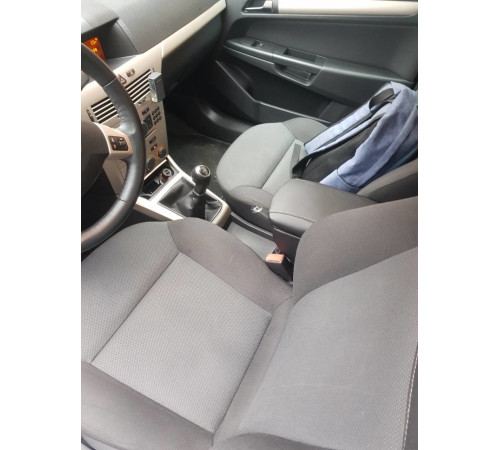 Підлокітник на Opel Astra H (чорний)