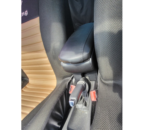 Підлокітник на Opel Corsa D (чорний)