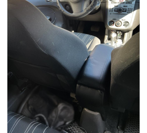 Підлокітник на Opel Corsa D (чорний)