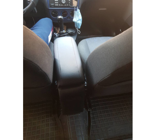 Підлокітник на Ford Fiesta MK5 2002-2008 (чорний)