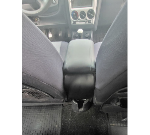 Підлокітник на Hyundai Getz 2002-2011 (чорний)