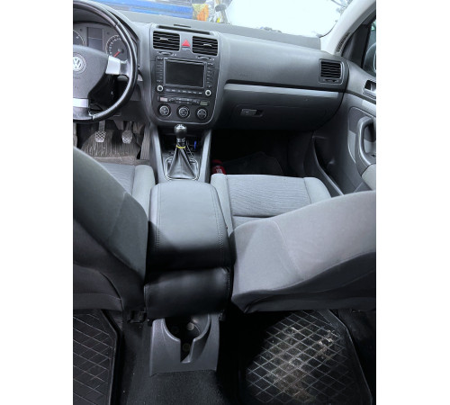 Підлокітник на Volkswagen Golf 5 2003-2009 (чорний)