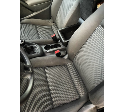 Підлокітник на Volkswagen Jetta 6 2010-2018 (чорний)