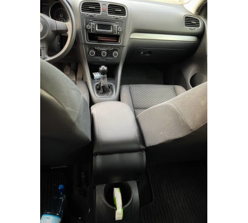 Підлокітник на Volkswagen Jetta 6 2010-2018 (чорний)