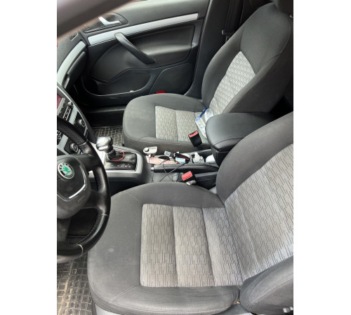 Підлокітник на Skoda Octavia A5 (чорний)