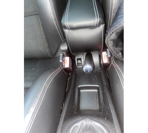 Підлокітник на Peugeot 207 (чорний)