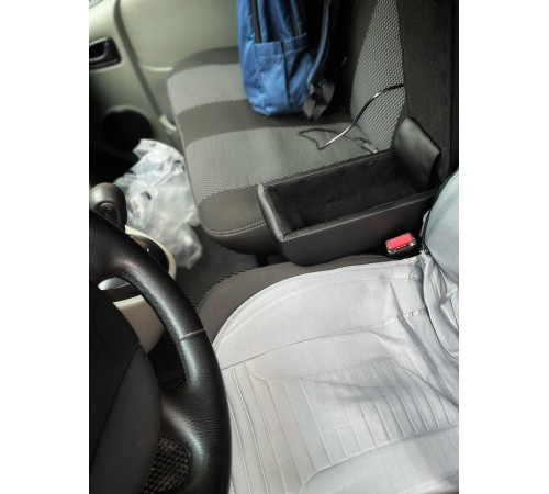 Підлокітник на Opel Vivaro 2 2014-2019 (чорний)