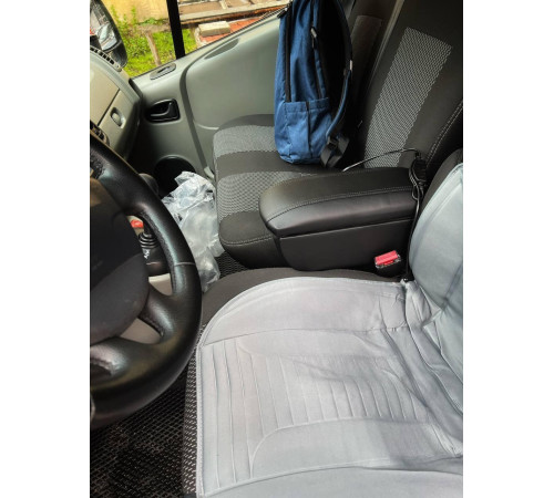 Підлокітник на Opel Vivaro 2 2014-2019 (чорний)